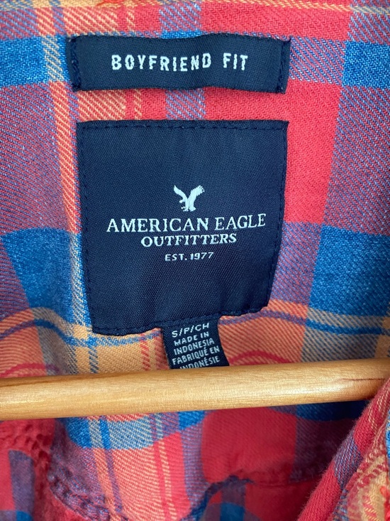 American Eagle Outfitters Women’s Small Red Plaid Flannel Button-Down Shirt - Picture 3 of 8
